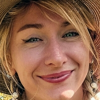 Адорабъл Алиса Голи