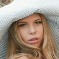 Бри Самър Голи