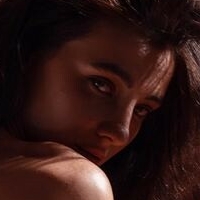 брюнетка.анн Голи