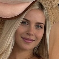 Еми Блум Голи