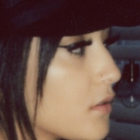 Дженииг Голи