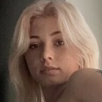 Сибли Дърбороу (преди известна като Едит Карл) Голи