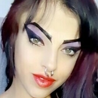 Скарлет Демис Голи