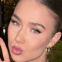 Стюард Сабрина Голи