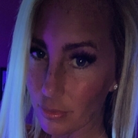 Момичето от съседната врата Голи