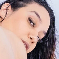 Пищна латиноамериканка Голи